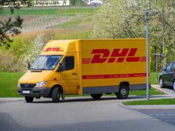 شركة DHL توفر وظائف بمجال التصميم والادارة  للجميع الجنسيات